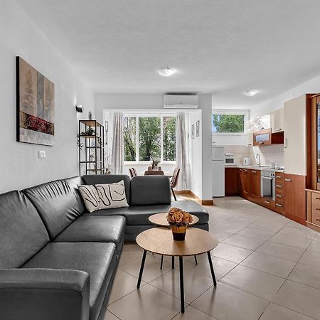 Apartment Lov&Mar With Parking Makarska Exterior photo
